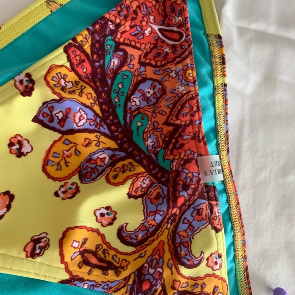 REDUCED! Victoria’s Secret bikini bottoms - Picture 3 of 3